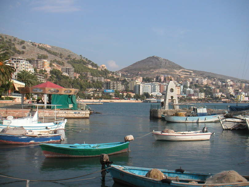 Saranda z�hlt etwa 14.500 Einwohner.