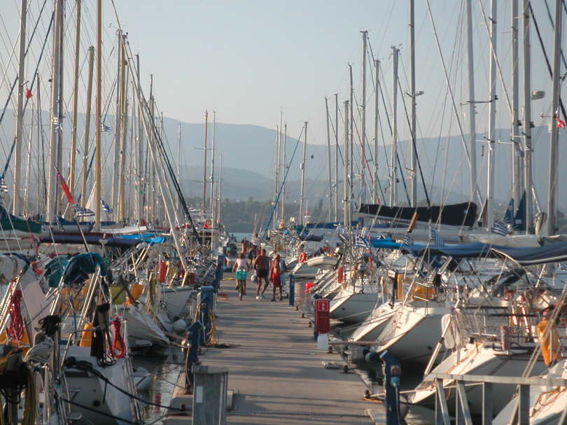 Platz f�r 1.000 Boote mit bis zu 80 m L�nge und 6 m Tiefgang.