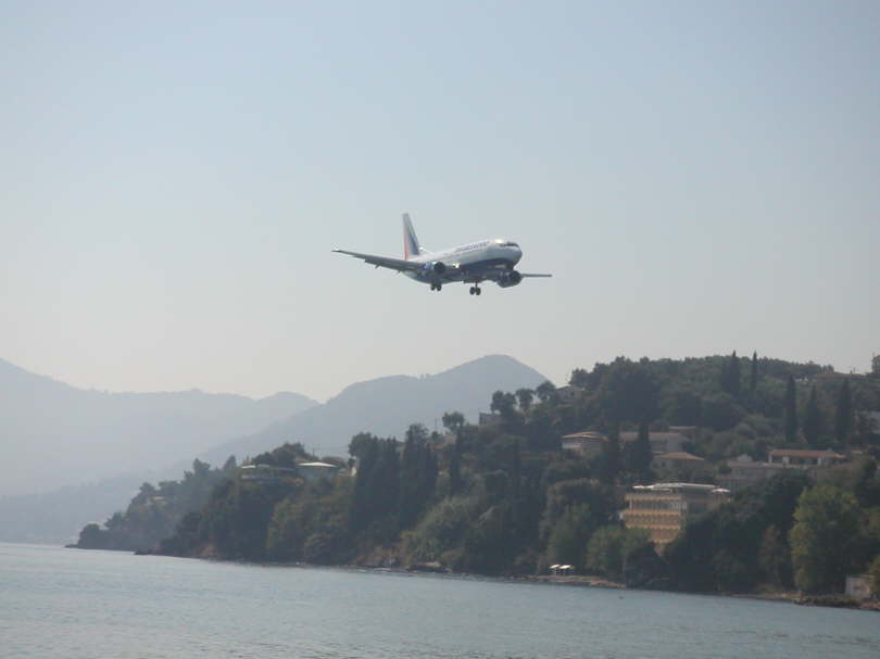 den Flughafen Kapodistrias.