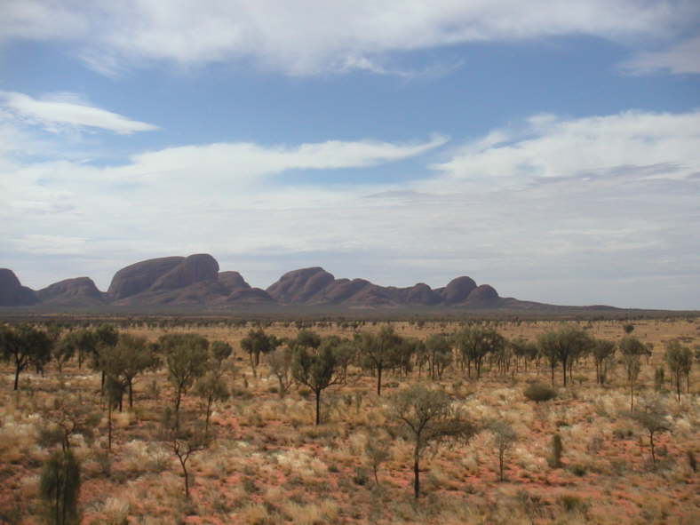 sind eine Gruppe von 36 Inselbergen 30 km entfernten von Ayers Rock.