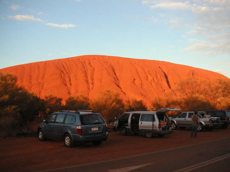 Der Ayers Rock ist der zweitgr��te Monolith der Welt. Er wird heute offiziell 