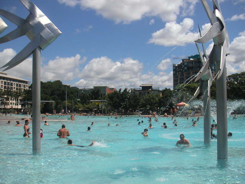 Deshalb badet man in der k�nstlichen Lagoon.
