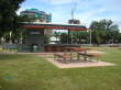�berall an der Esplanade gibt es Barbecu Pl�tze - hier kann man selber grillen.