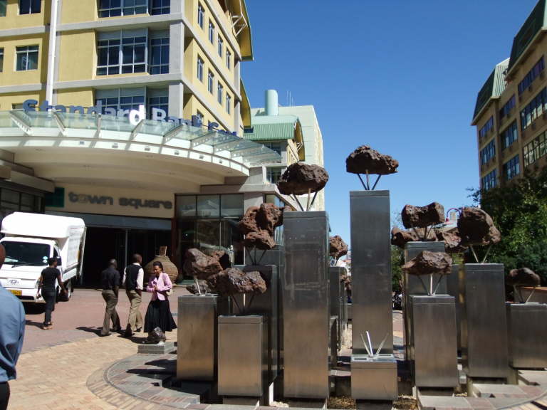 Meteoritenbrunnen