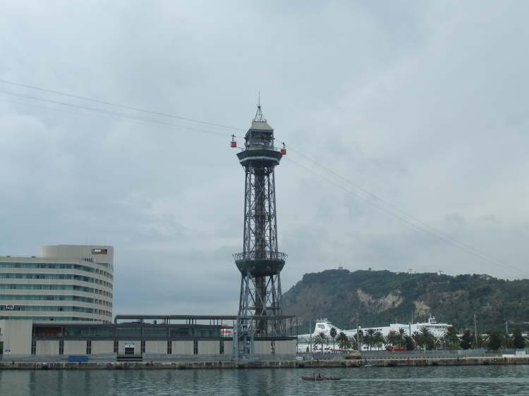 Torre Jaume I mit Hafenseilbahn Barcelona