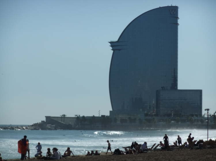Das W Hotel am Strand des Hafenviertels Barceloneta