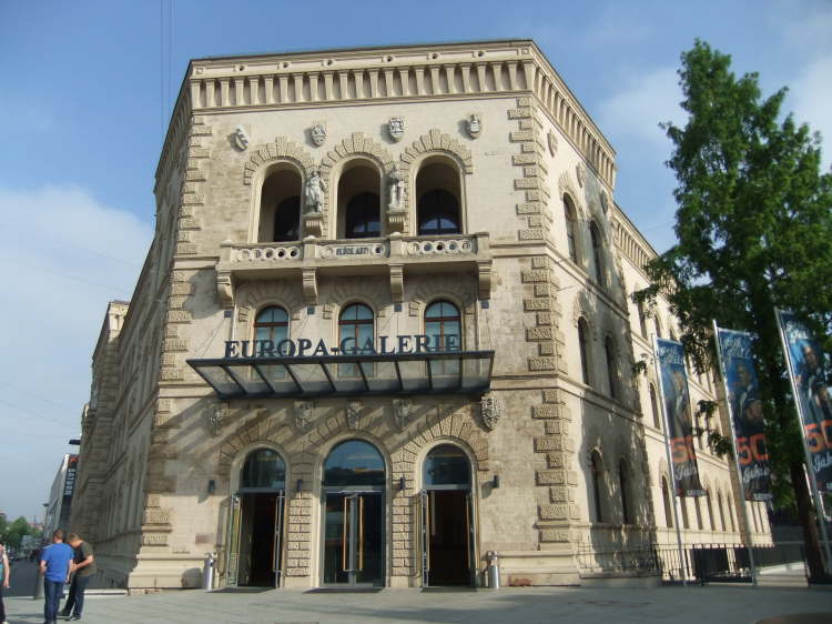Die ehemalige Bergwerksdirektion - heute Einkaufszentrum Europa-Galerie Saarbr�cken